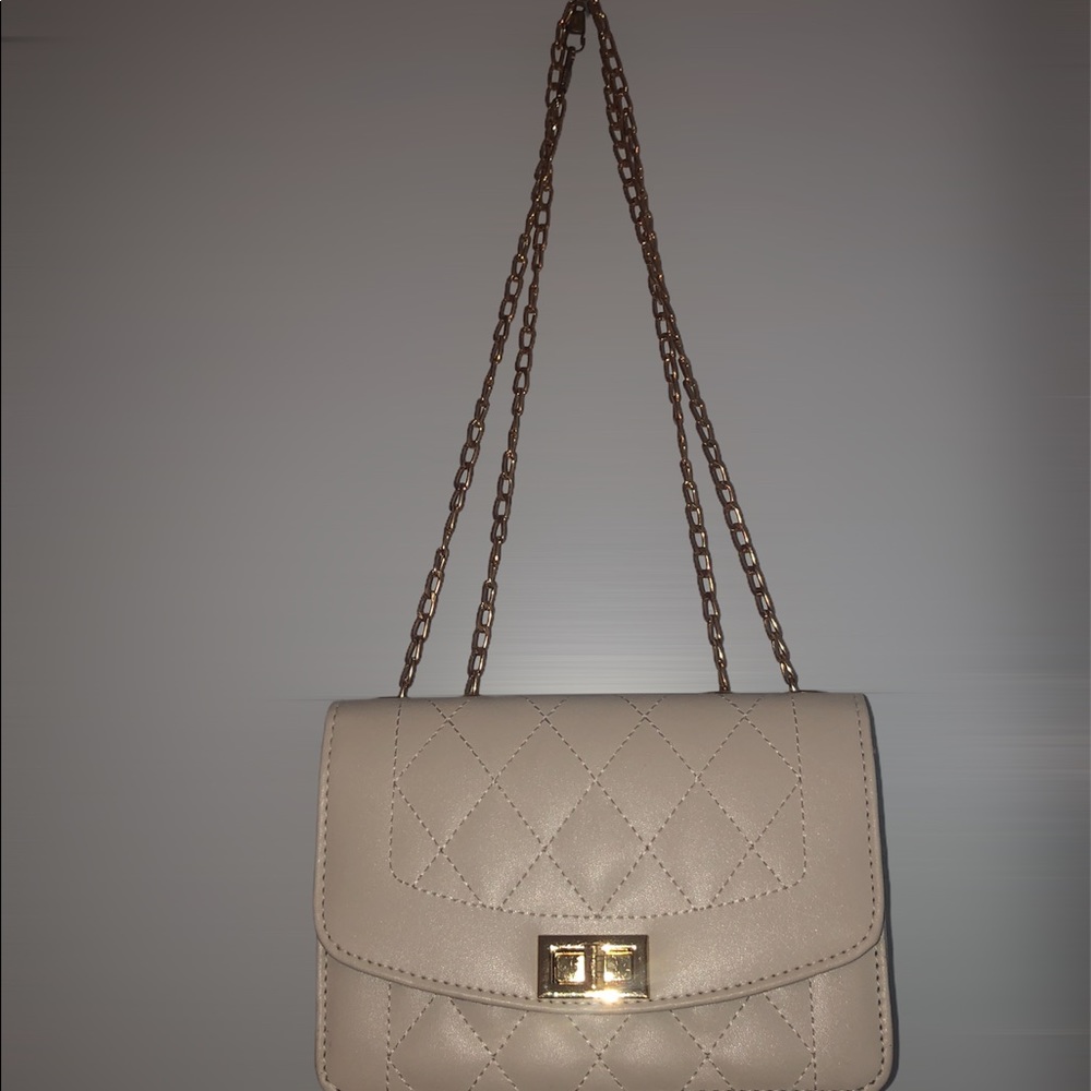 WHITE QUILTED GOLD CHAIN BAG